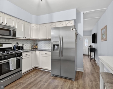 2440 E Gordon Street - Photo Thumbnail 5