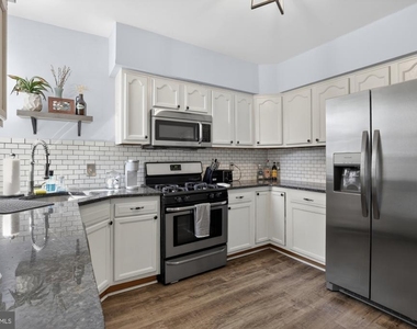 2440 E Gordon Street - Photo Thumbnail 4