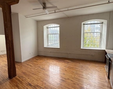 4 Leverington Avenue - Photo Thumbnail 2