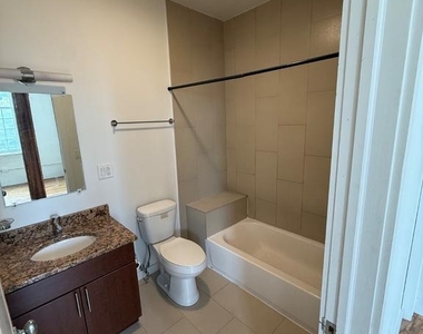 4 Leverington Avenue - Photo Thumbnail 7