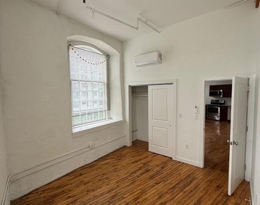 4 Leverington Avenue - Photo Thumbnail 6