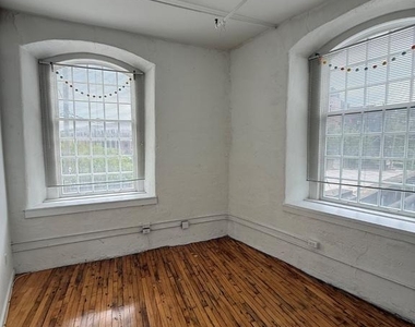 4 Leverington Avenue - Photo Thumbnail 5