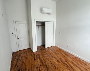 4 Leverington Avenue - Photo Thumbnail 4