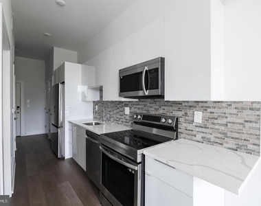 813 N Broad Street - Photo Thumbnail 6
