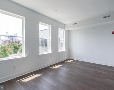 813 N Broad Street - Photo Thumbnail 8
