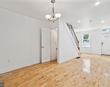 2553 Collins Street - Photo Thumbnail 1