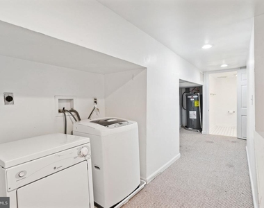 2553 Collins Street - Photo Thumbnail 13