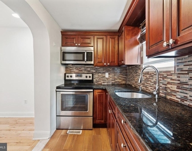 2553 Collins Street - Photo Thumbnail 7