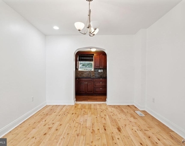 2553 Collins Street - Photo Thumbnail 4