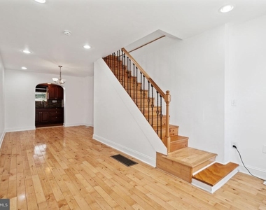 2553 Collins Street - Photo Thumbnail 2