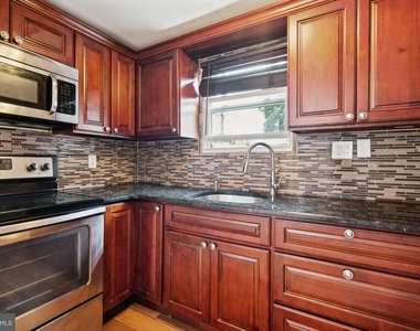 2553 Collins Street - Photo Thumbnail 6