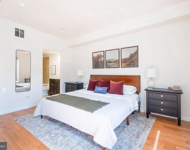 1826 Christian Street - Photo Thumbnail 8