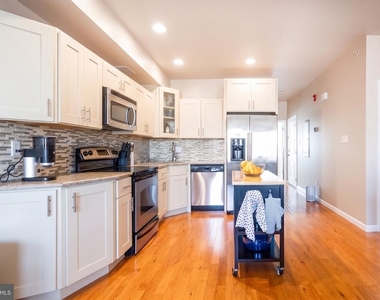 1826 Christian Street - Photo Thumbnail 3