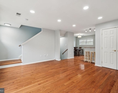 1303 N 7th Street - Photo Thumbnail 4