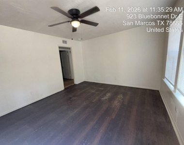 920-922 E Bluebonnet Dr - Photo Thumbnail 3