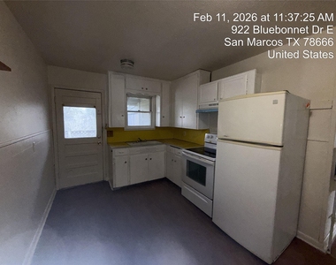 920-922 E Bluebonnet Dr - Photo Thumbnail 2