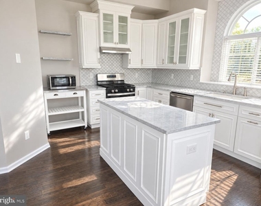 173 Providence Lane - Photo Thumbnail 4