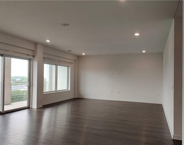 4361 S Congress Ave - Photo Thumbnail 7
