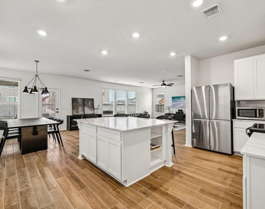 12720 Oxford Vineyard Ln - Photo Thumbnail 2