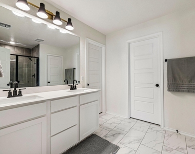 12720 Oxford Vineyard Ln - Photo Thumbnail 7