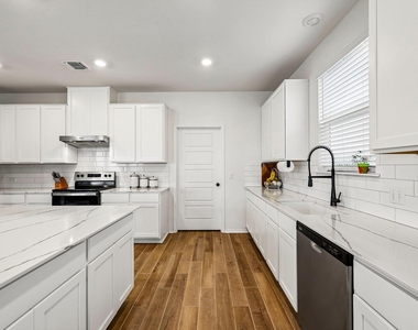 12720 Oxford Vineyard Ln - Photo Thumbnail 4