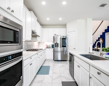 731 Expedition Way - Photo Thumbnail 13