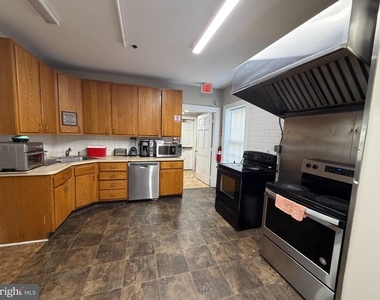 905 Swede Street - Photo Thumbnail 9