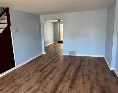 2045 Heather Road - Photo Thumbnail 2