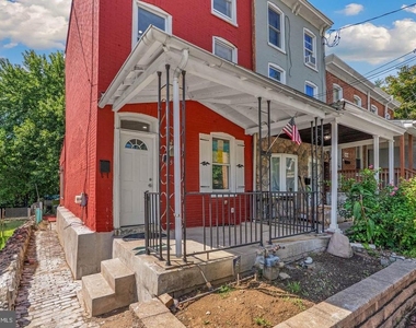 905 Mulberry Street - Photo Thumbnail 1