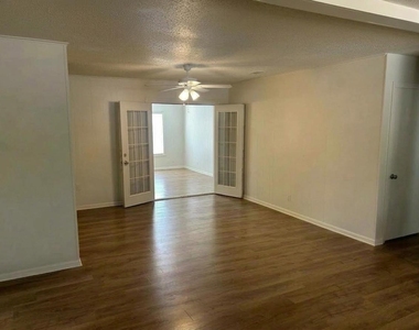 7603 Carriage Dr - Photo Thumbnail 8