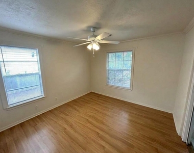 7603 Carriage Dr - Photo Thumbnail 13