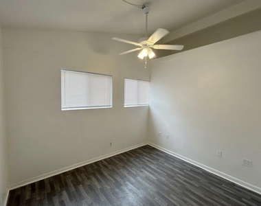 7603 Carriage Dr - Photo Thumbnail 11