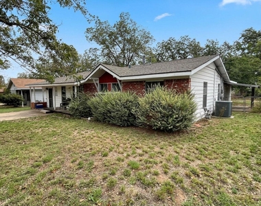 7603 Carriage Dr - Photo Thumbnail 1