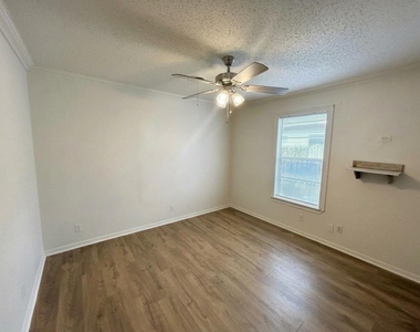 7603 Carriage Dr - Photo Thumbnail 14
