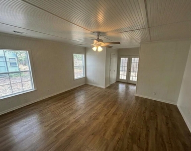 7603 Carriage Dr - Photo Thumbnail 9
