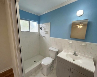 7603 Carriage Dr - Photo Thumbnail 10