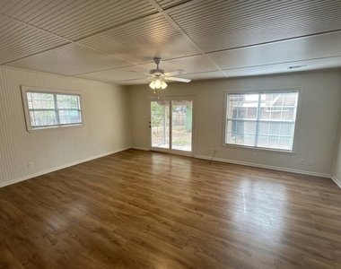 7603 Carriage Dr - Photo Thumbnail 4
