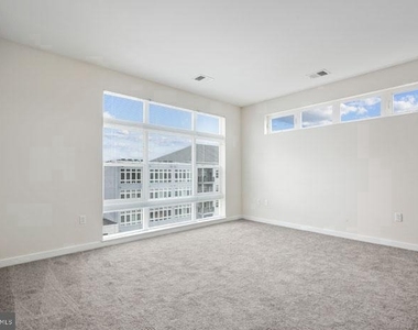 131 Bridge Street - Photo Thumbnail 77