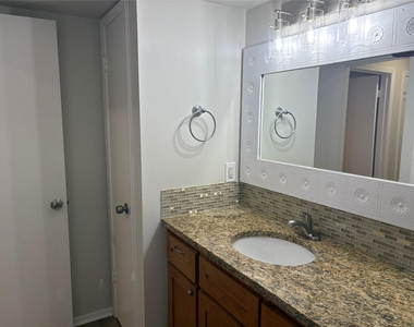 1015 E Yager Ln - Photo Thumbnail 29