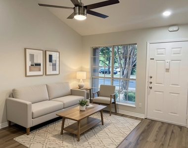 1015 E Yager Ln - Photo Thumbnail 3