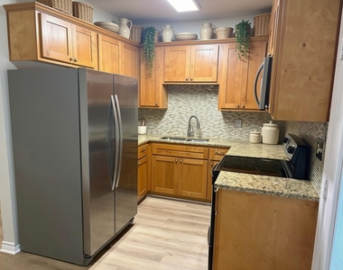 1015 E Yager Ln - Photo Thumbnail 7