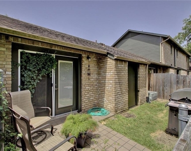 1015 E Yager Ln - Photo Thumbnail 34