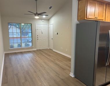 1015 E Yager Ln - Photo Thumbnail 6