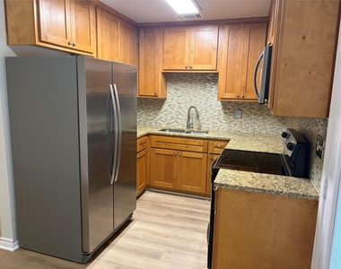 1015 E Yager Ln - Photo Thumbnail 9