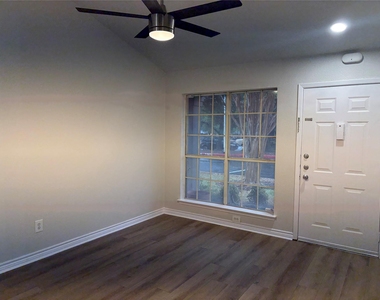 1015 E Yager Ln - Photo Thumbnail 4