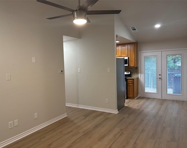 1015 E Yager Ln - Photo Thumbnail 12
