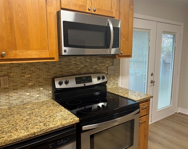 1015 E Yager Ln - Photo Thumbnail 8