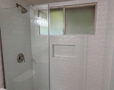 1015 E Yager Ln - Photo Thumbnail 25