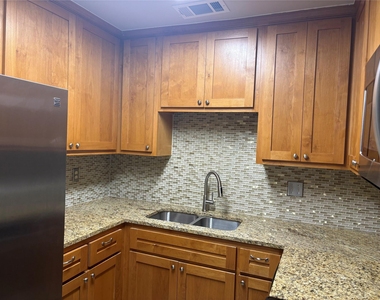 1015 E Yager Ln - Photo Thumbnail 13