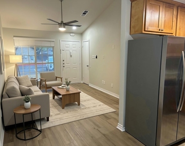 1015 E Yager Ln - Photo Thumbnail 5